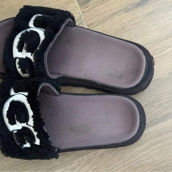UGG Logo Black Laton Fur Slide - Picture 9 of 12